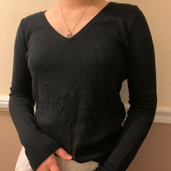 old navy black sweater - Picture 2 of 3